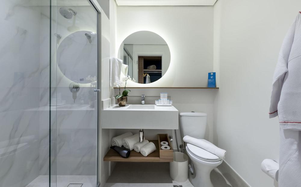 Hampton By Hilton Airport Hotel 3*