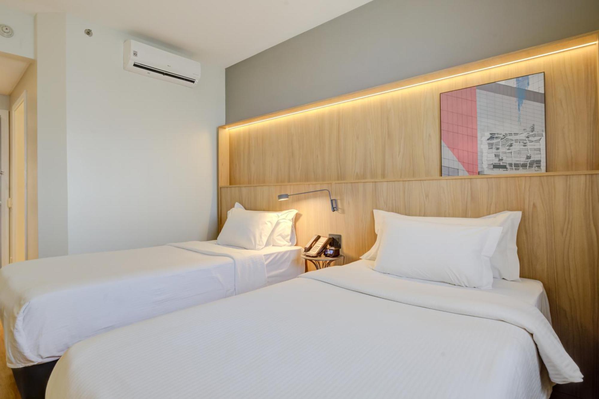 Hampton By Hilton Airport