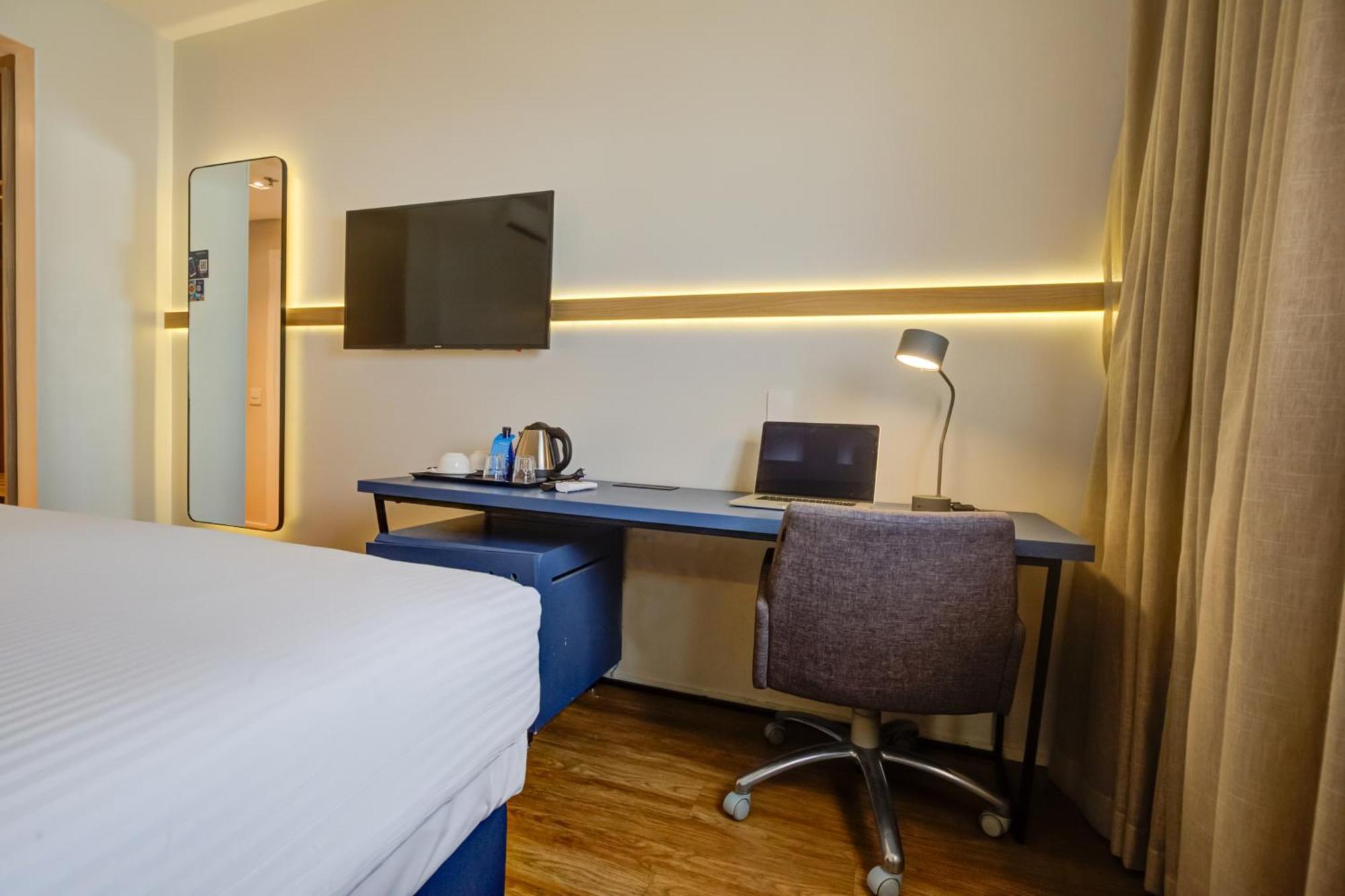 Hampton By Hilton Airport Hotel 3*