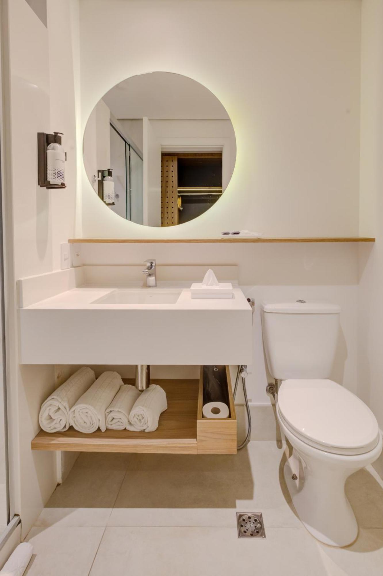 Hotel Hampton By Hilton Airport 3*
