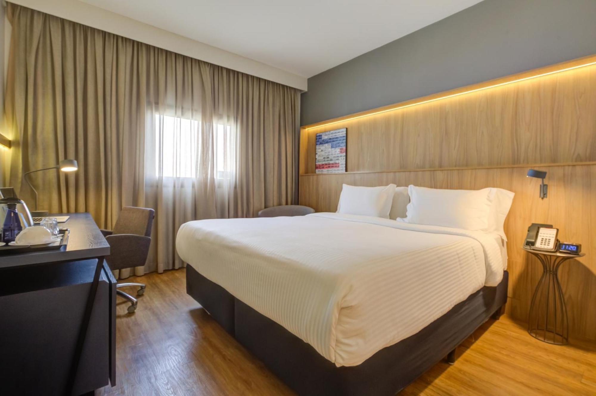 Hampton By Hilton Airport Hotel 3*