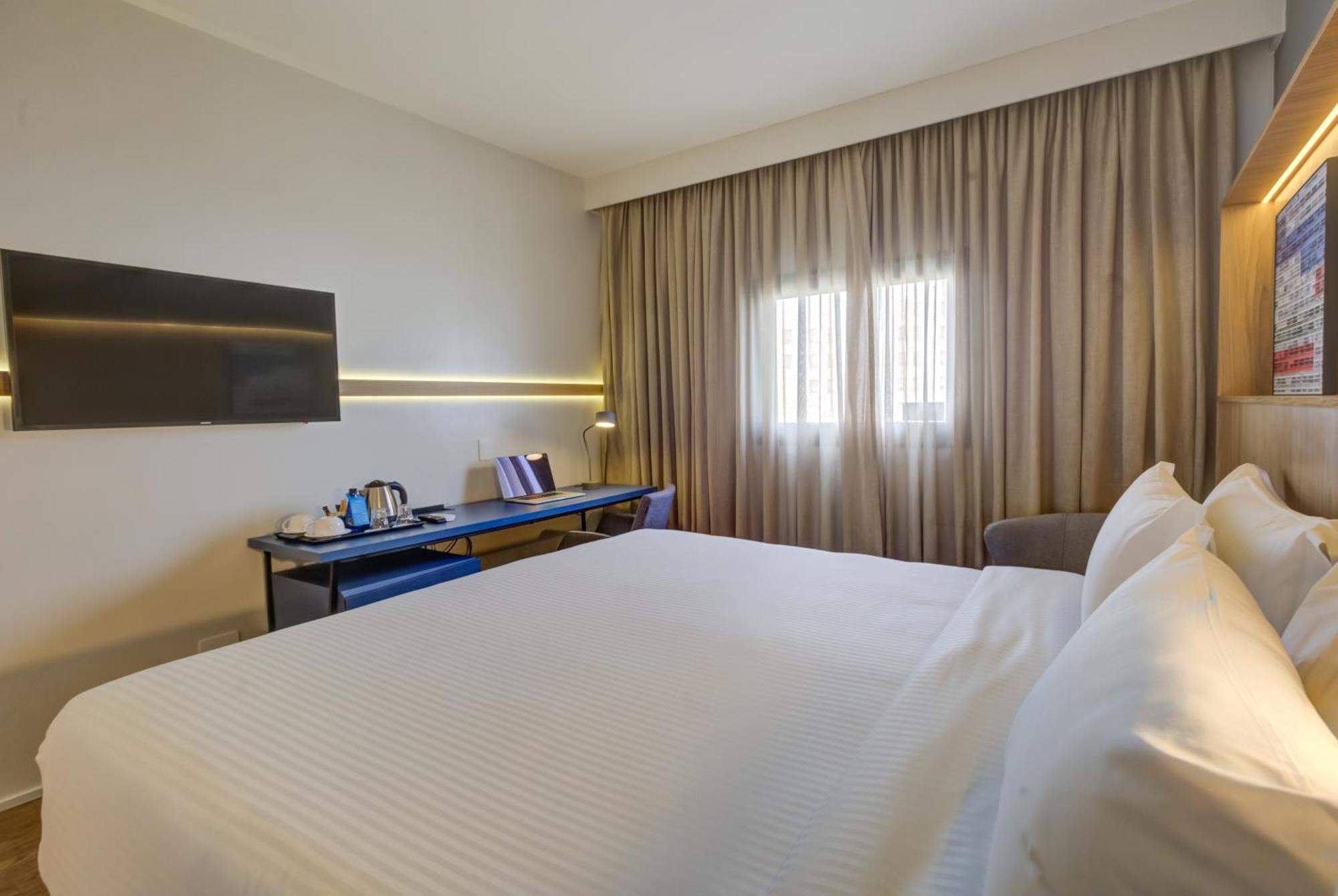 Hampton By Hilton Airport