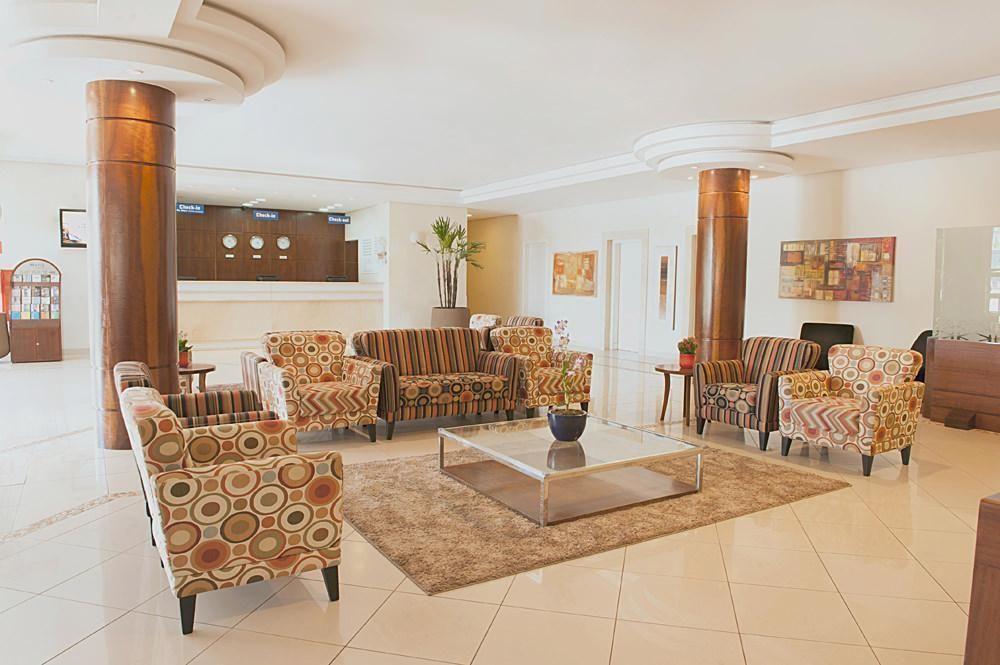 Hotel Hampton By Hilton Airport