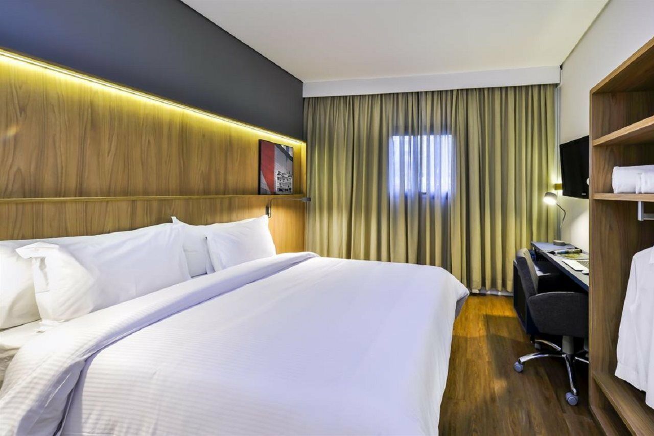 Hampton By Hilton Airport Hotel 3*