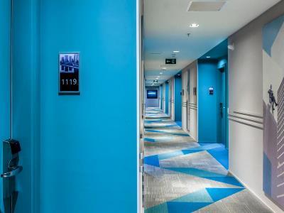 Hotel Hampton By Hilton Airport